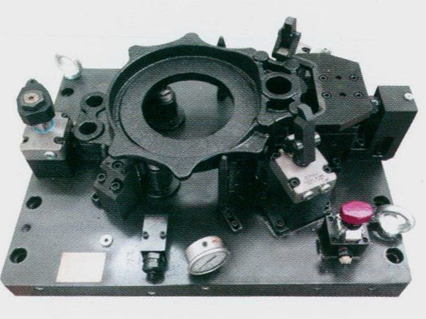製(zhi)動器底(di)闆液(ye)壓(ya)裌具(ju)